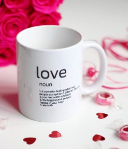 Dizajnový hrnek love