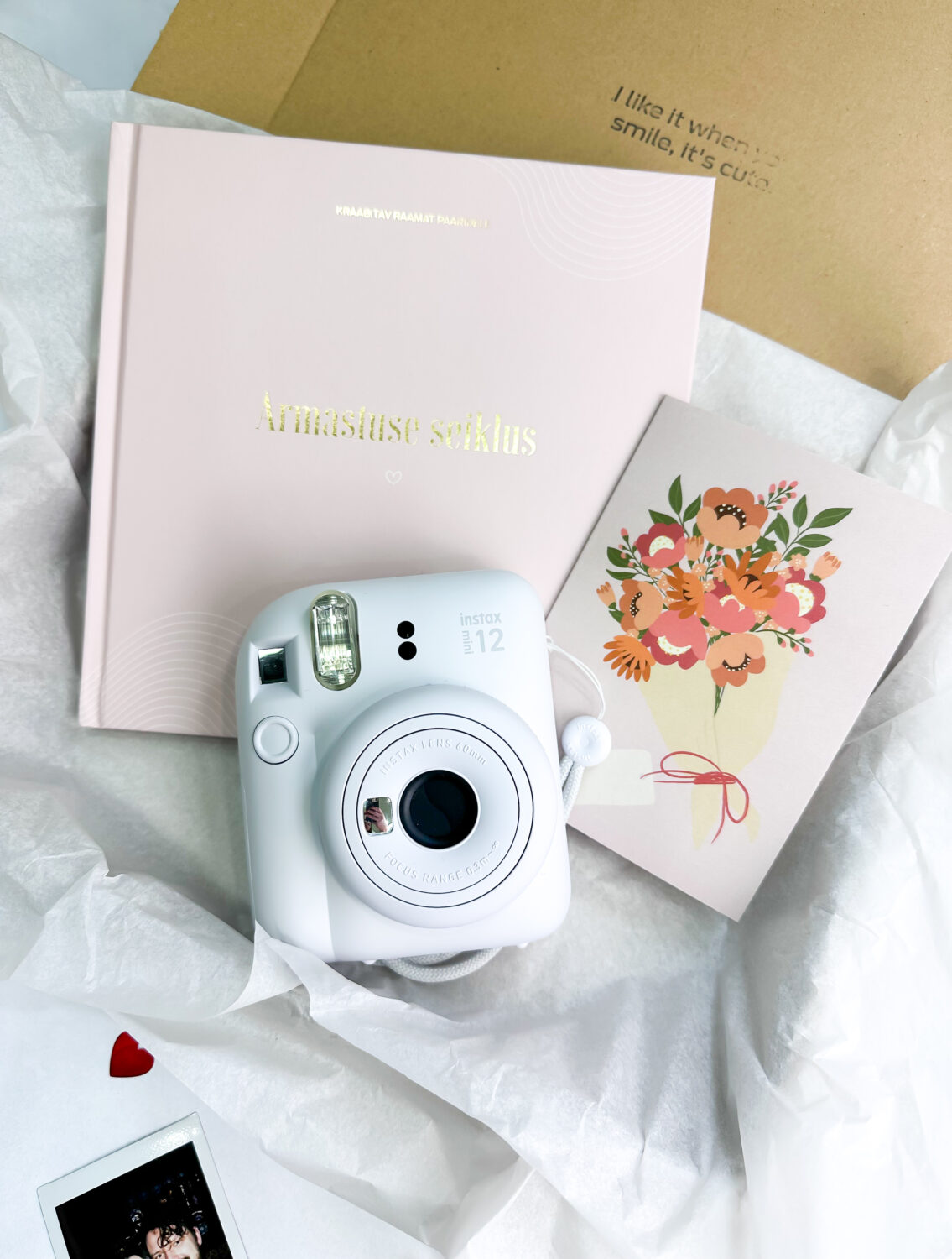 Kinekomplekt kallimale - armastuse seiklus - Instax mini kiirpildikaamera + kraabitav seiklusraamat (Copy)