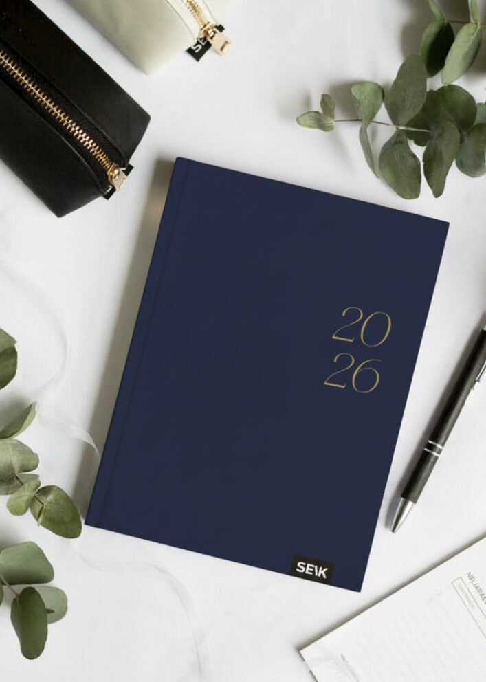 Happy Calendar diár na rok 2026 (A5) - dark blue