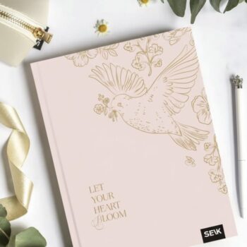 Happy Calendar diár na rok 2026 (A5) - Let your heart bloom