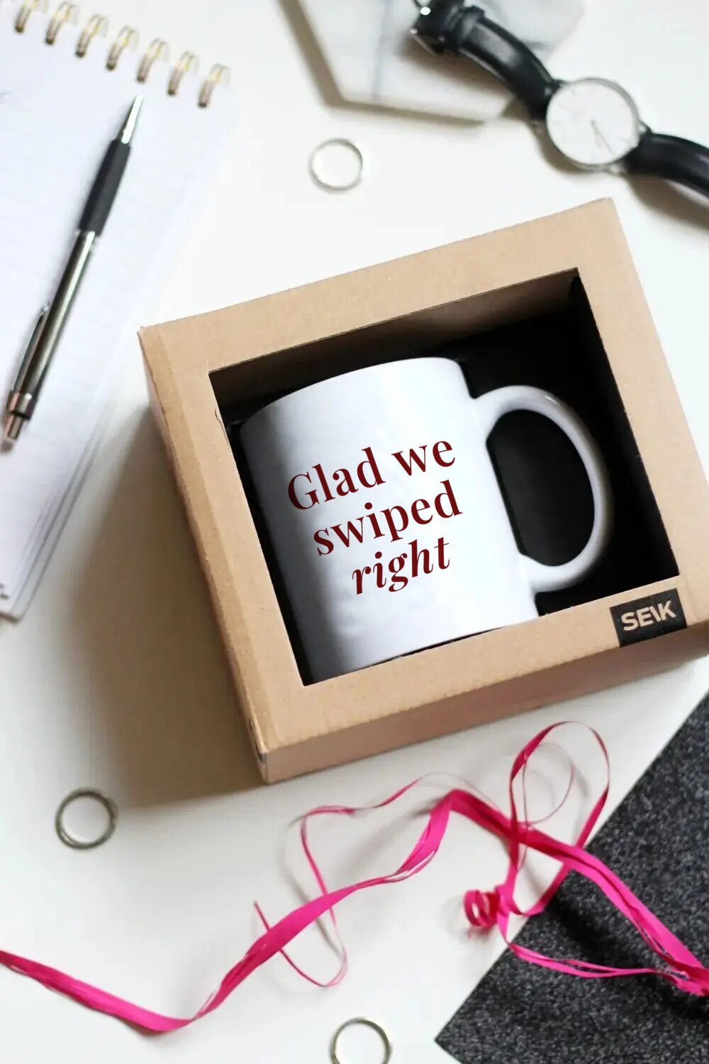 Designový hrnek "Glad we swiped right"