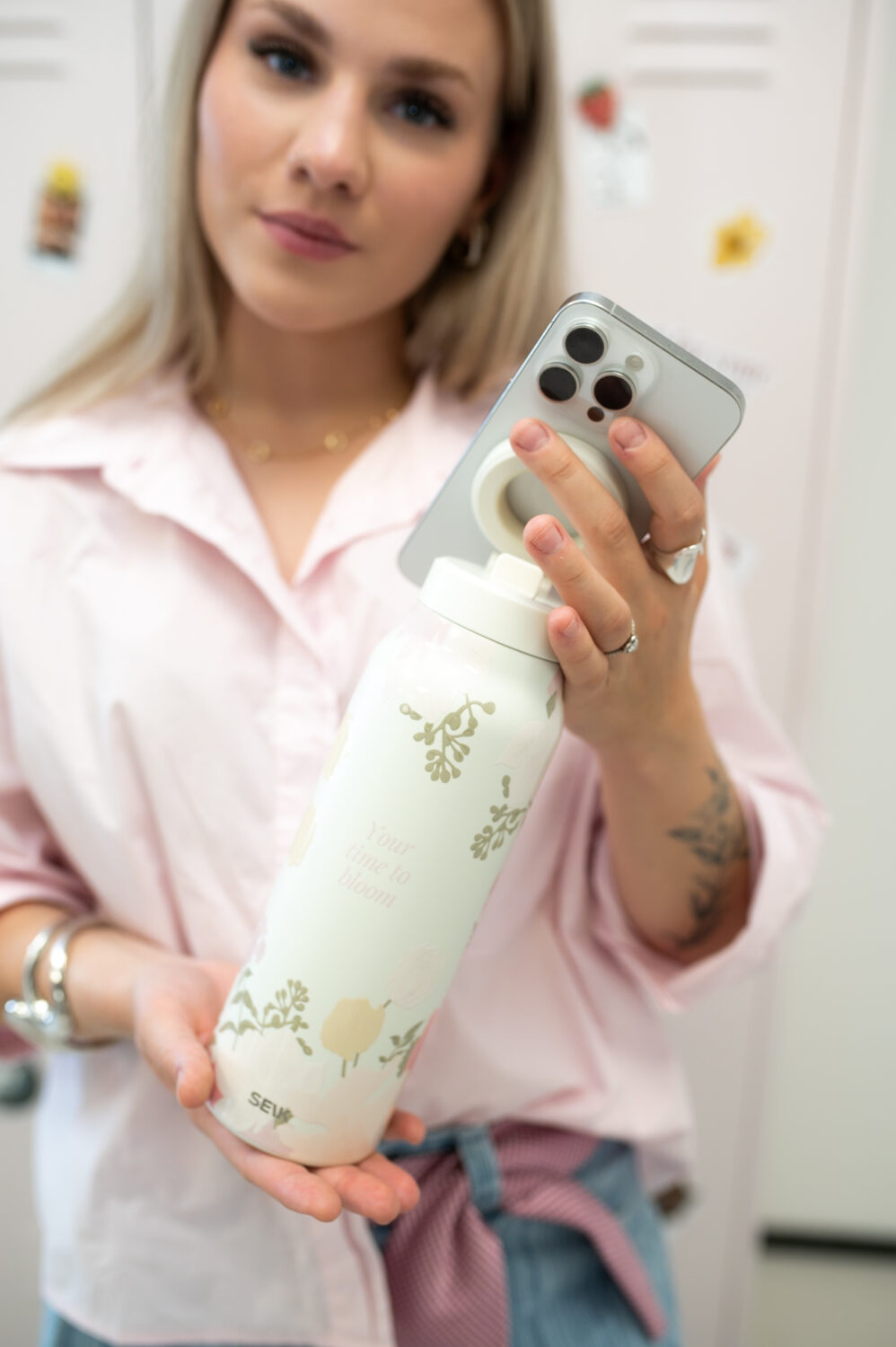 Termoska na vodu 2 v 1 s magnetickým držákem na telefon – Čas rozkvést (700ml) - Obrázek 2