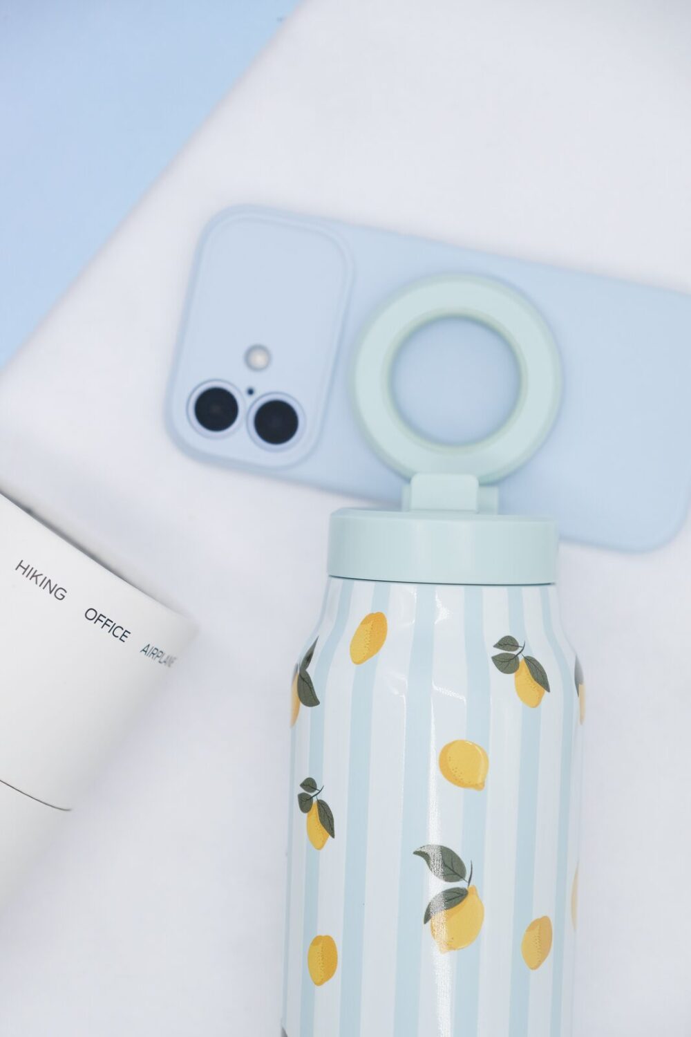 Termoska na vodu 2 v 1 s magnetickým držákem na telefon – Citróny (700ml) - Obrázek 5