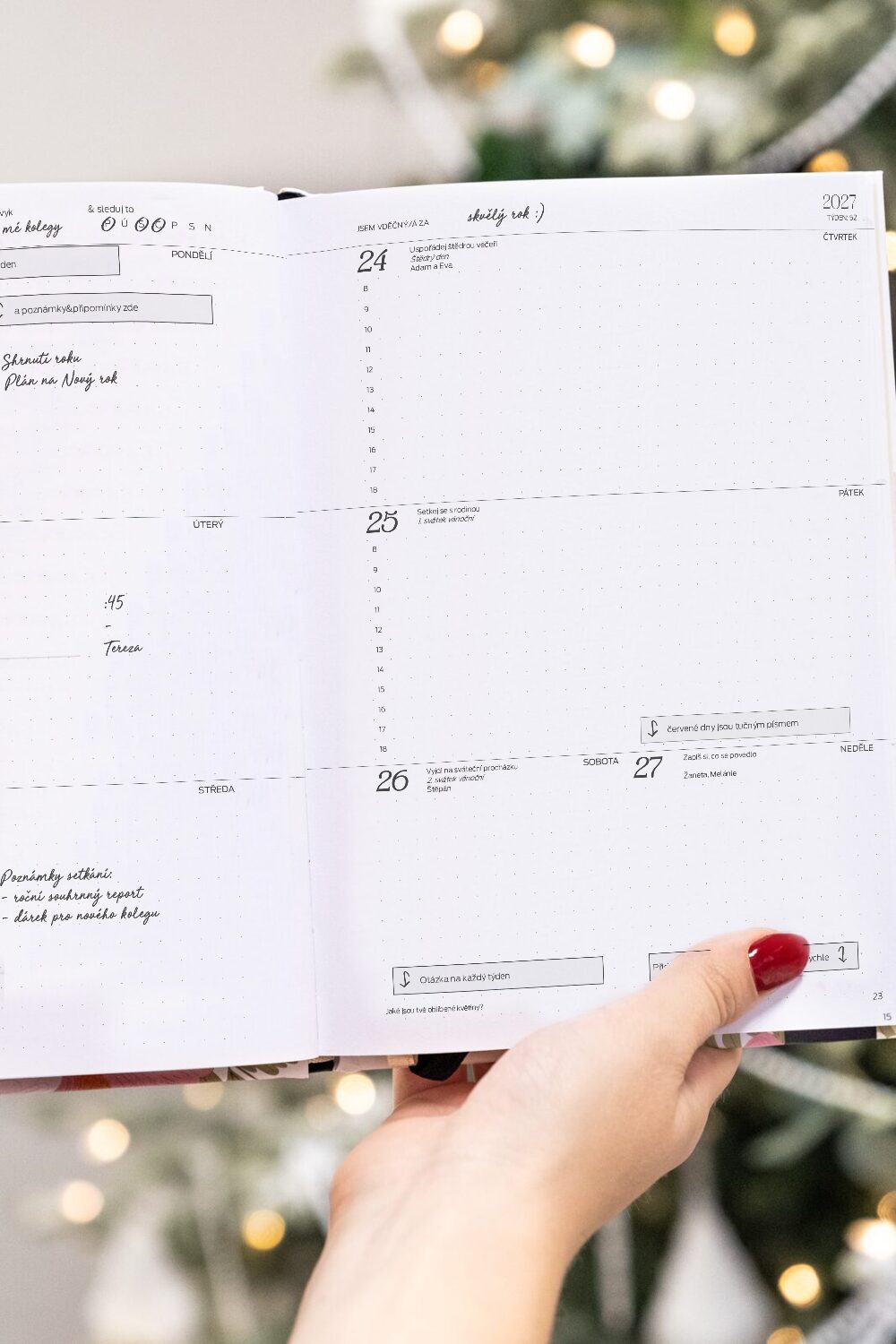 PLÁNOVAČ HAPPY CALENDAR S PEVNOU VAZBOU 2027- A year of blooming - Obrázek 4